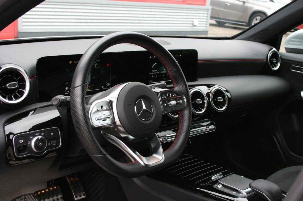 Mercedes-Benz A-Klasse 180 business solution amg