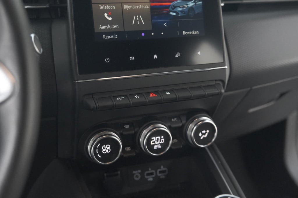 Renault Clio tce 100 intens | parkeersensoren | apple carplay | climate con