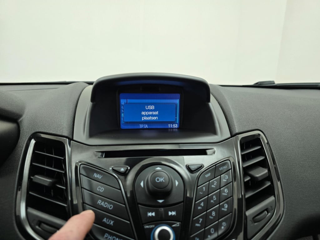 Ford Fiesta occasion titanium uitvoering met cruisecontrol en bluetooth | t