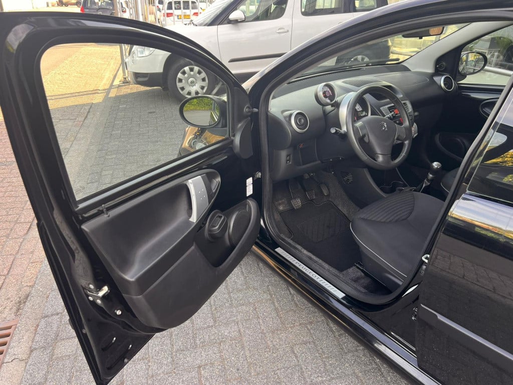 Peugeot 107 1.0 première