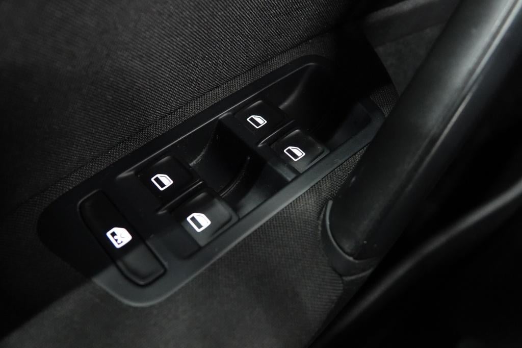 Volkswagen Golf 1.2 tsi highline | acc | pdc | stoelverw. |