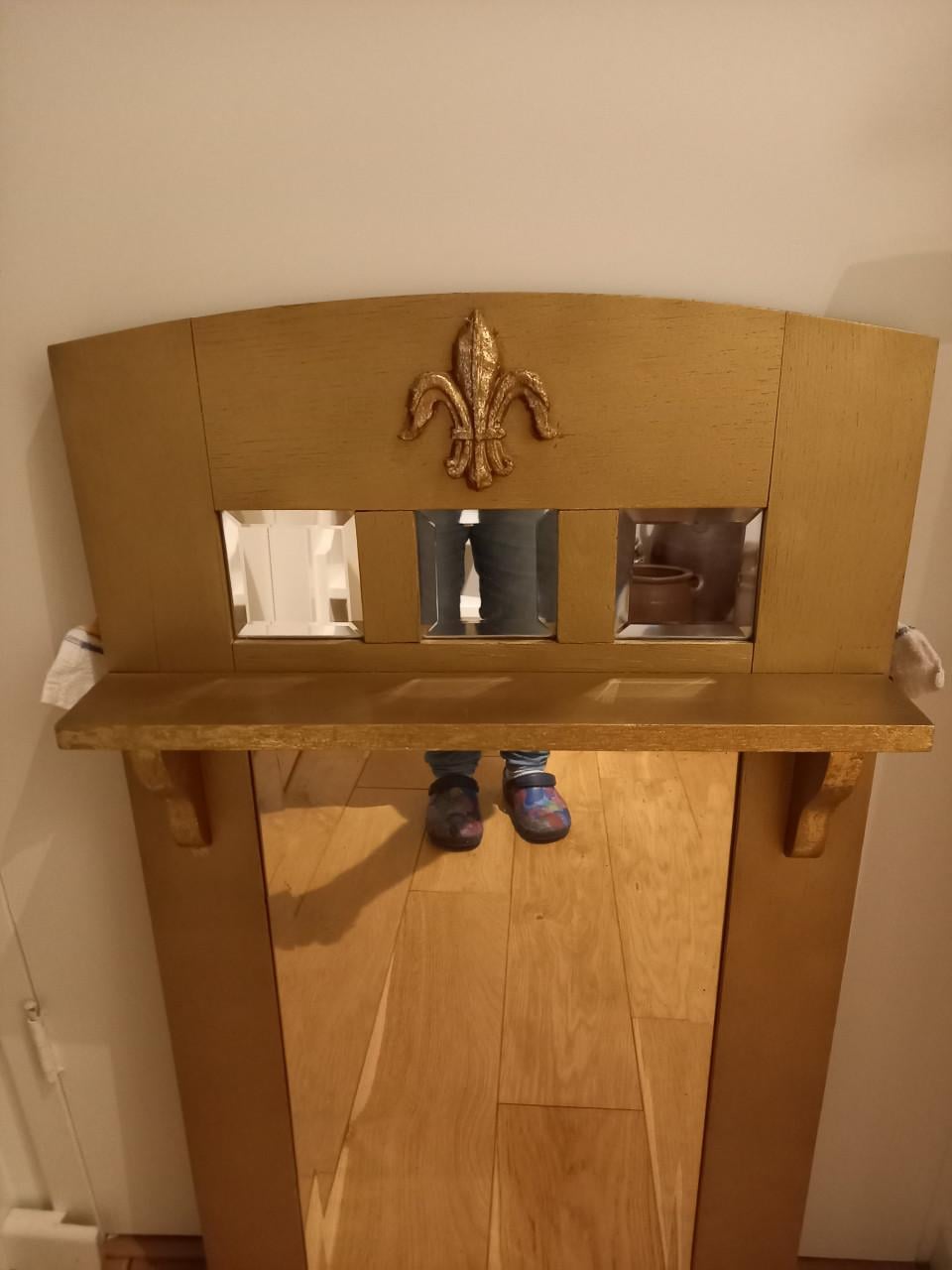 Thonet stoel en retro spiegel