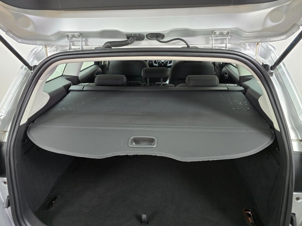Ford Focus wagon stationwagen titanium luxe versie met cruisecontrol en blu