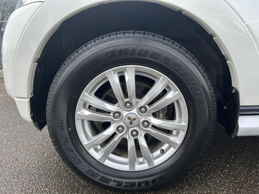 Mitsubishi Pajero 3.8 gls instyle mitsubishi pajero 3.8 di instyle