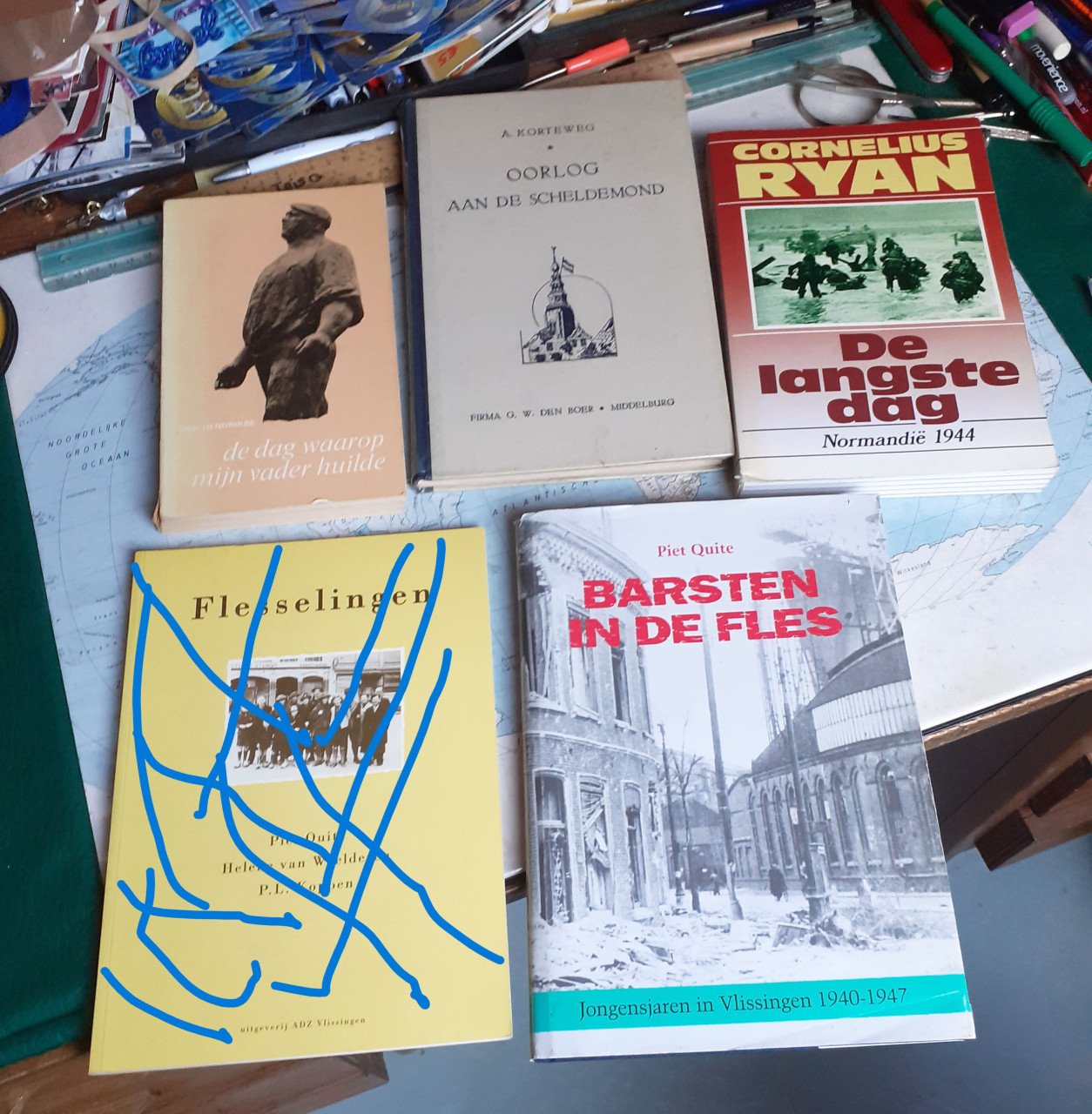 4 Oorlogs boeken W.o.:  Barsten in de fles 1945-1947