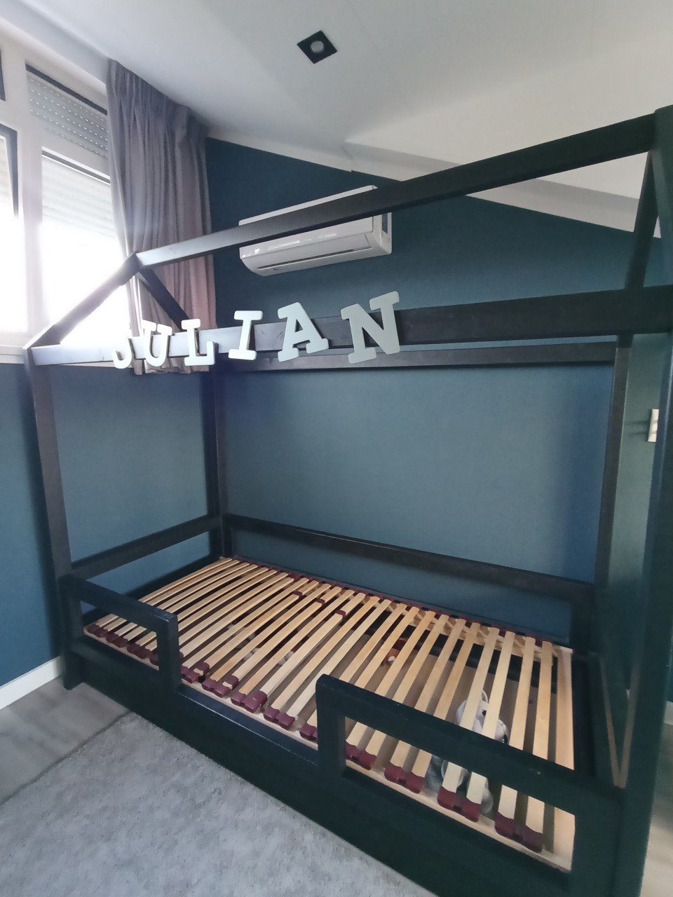 Bedhuisje in zeer goede staat, kleur zwart