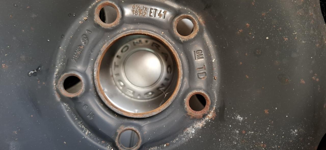 Stalen velgen met winterbanden Opel Zafira