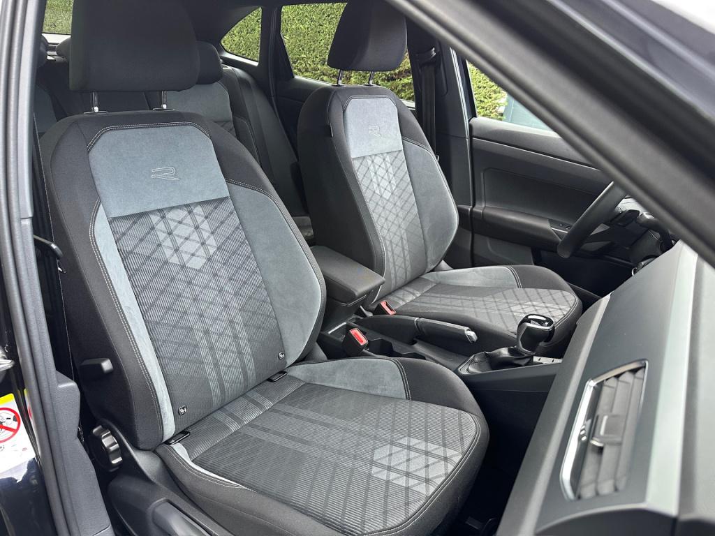 Volkswagen Taigo 1.5 tsi 150pk dsg r-line | trekhaak | iq light | camera | 