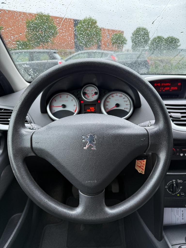 Peugeot 207 1.4 look - airco - nieuwe koppeling