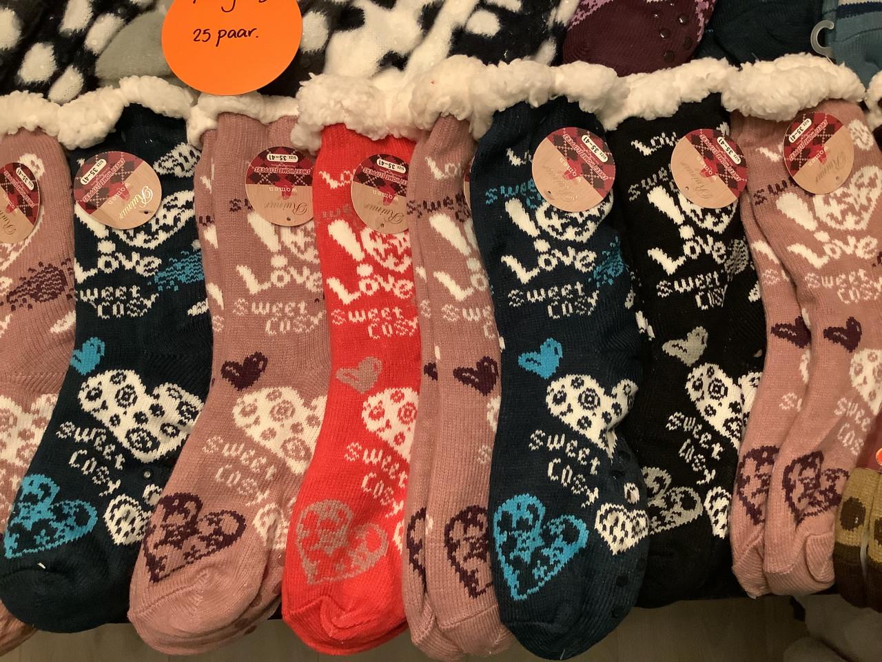 Partij dik gevoerde fluffy huissokken. ( partij 229)