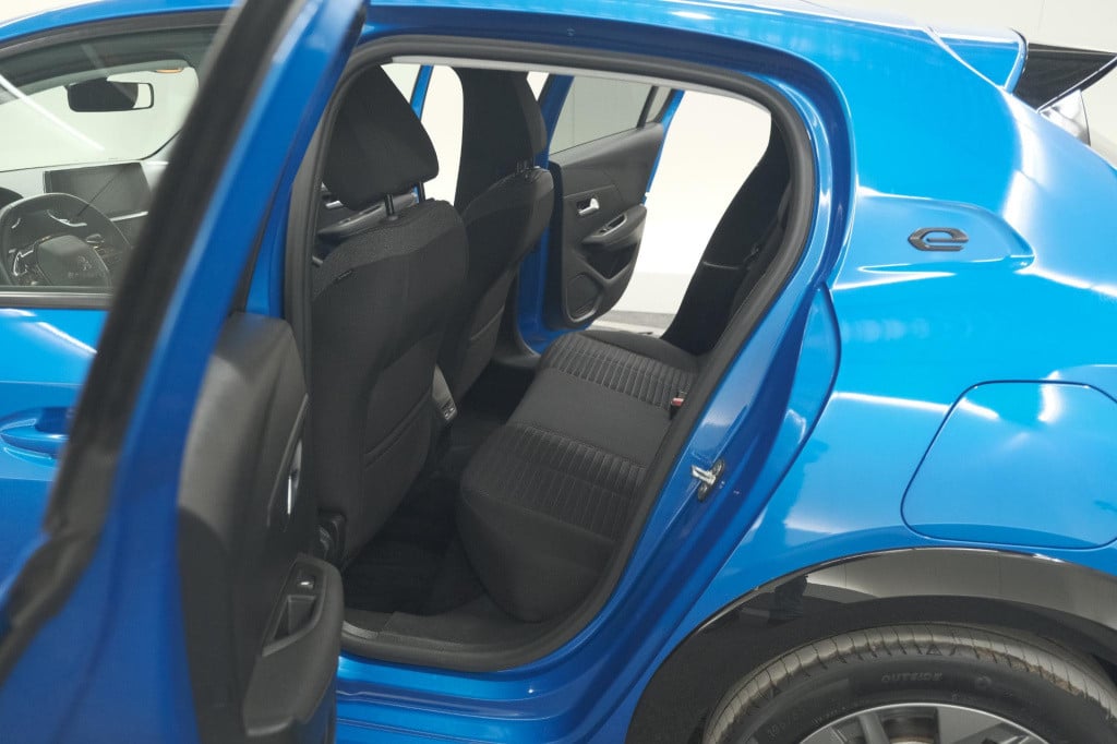 Peugeot 208 ev active pack 50 kwh | parkeersensoren | apple carplay | clima