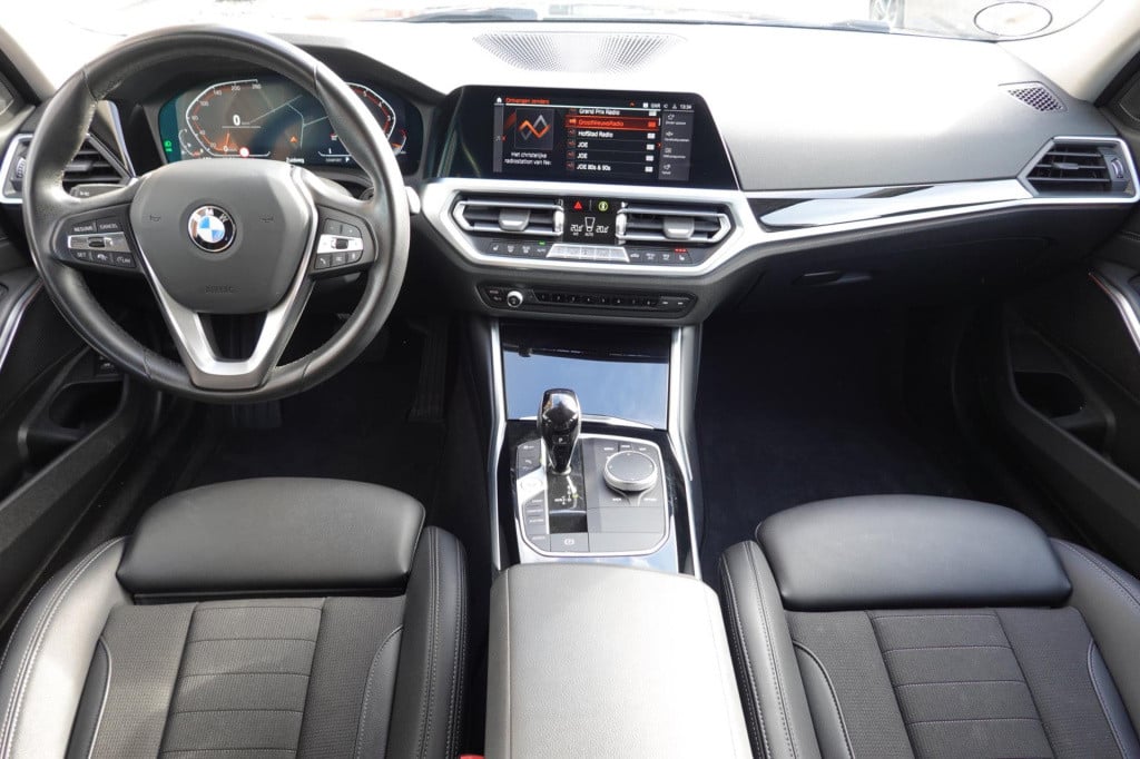 BMW 3-serie touring 330i business edition plus