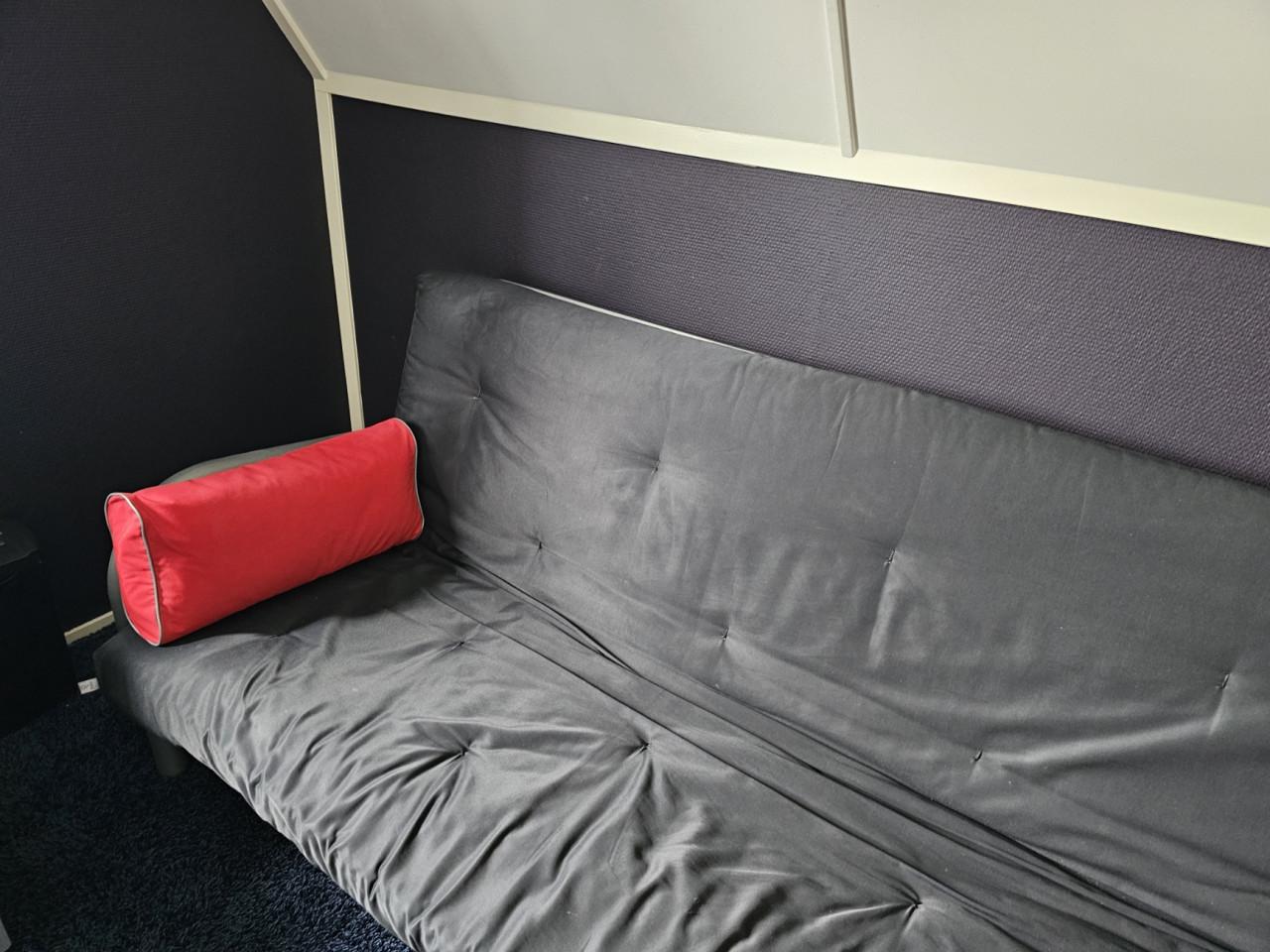 Slaapbank 140x200 in bedstand