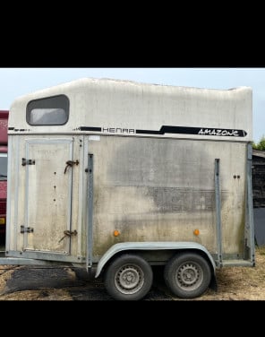 Henra 1,5 paardstrailer opknapper