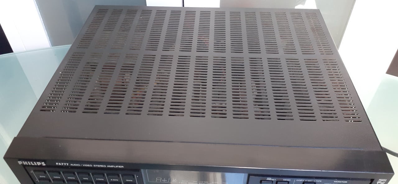 Versterker philipsFA777 2x 50 watt met eqalizer