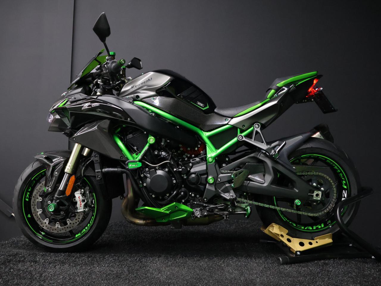 Z H2 SE PERFORMANCE | Carbon