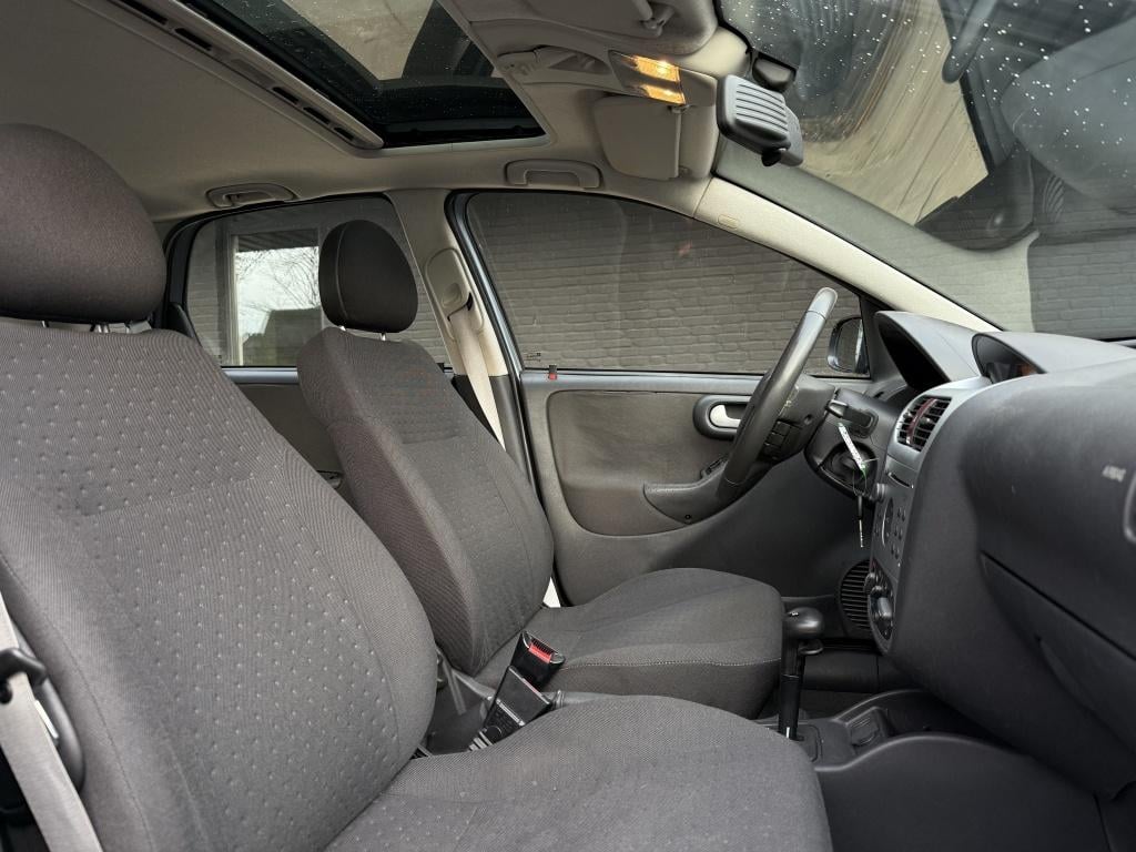 Opel Corsa 1.4-16v njoy automaat!