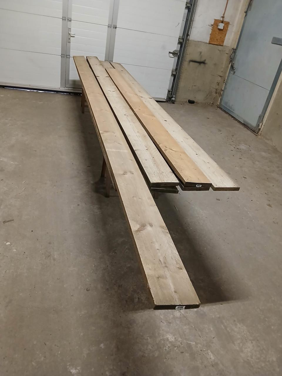 29 meter lange dikke geïmpregneerde houten (steiger)planken.