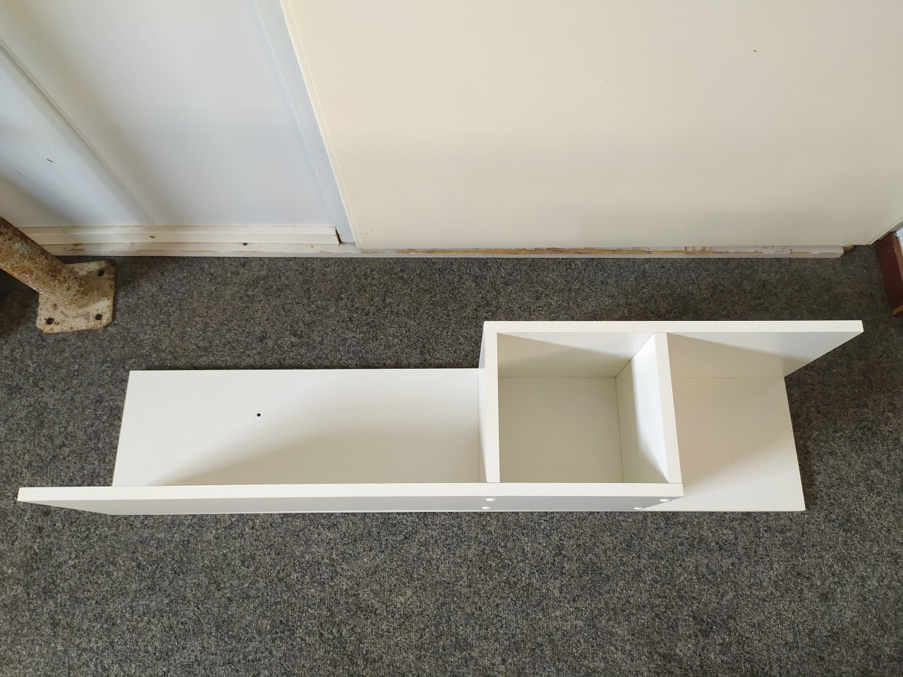 Witte wandplank met vakje