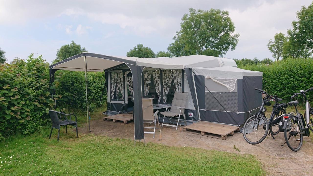 Knaus met prachtige tent / luifel / uitbouw