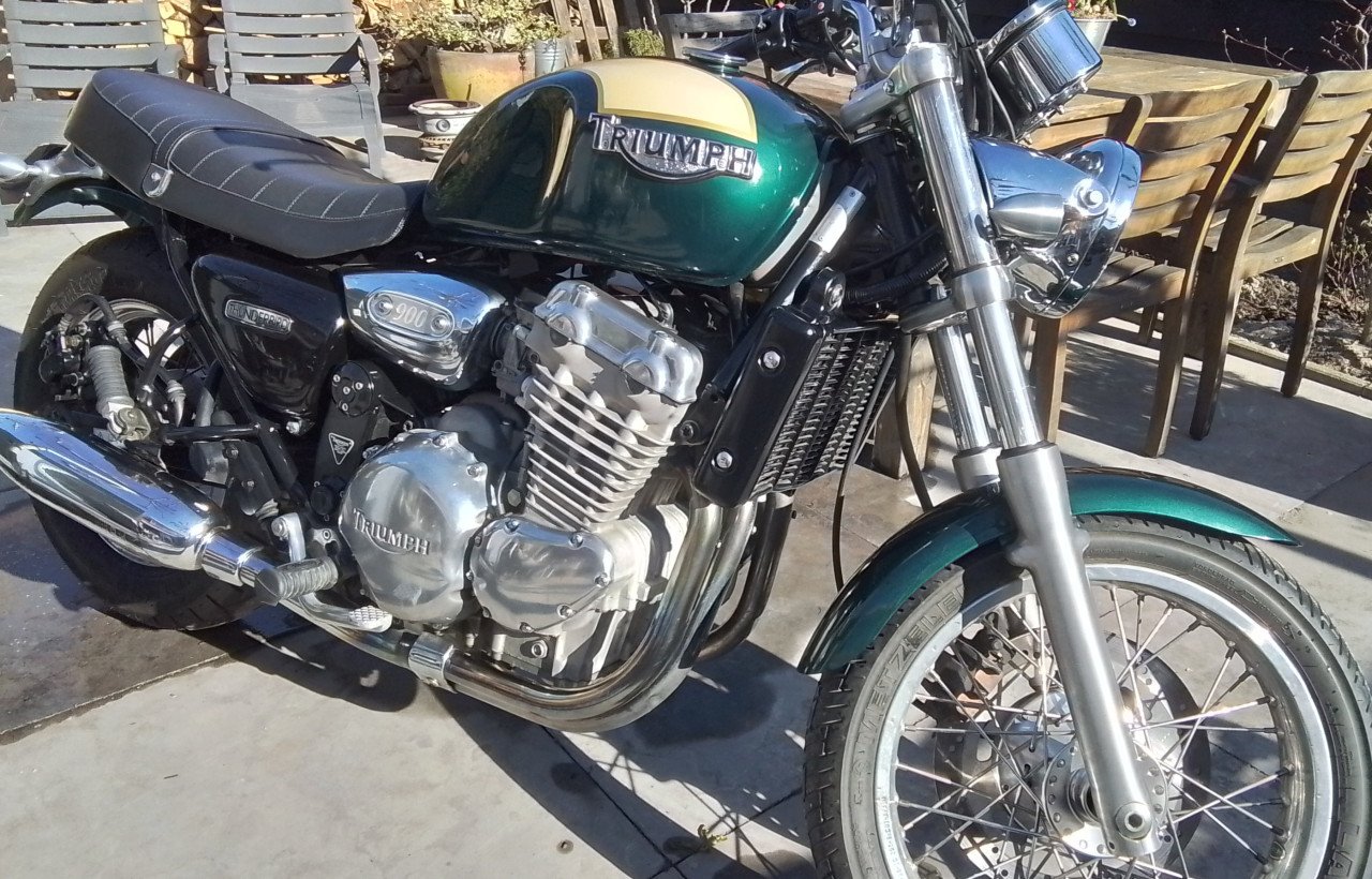 Triumph Thunderbird 900