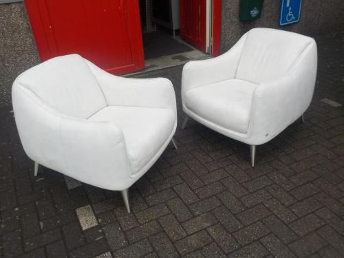 2 zeer mooie kwaliteit leren fauteuils SETPRIJS OPRUIMPRIJS 50 euro