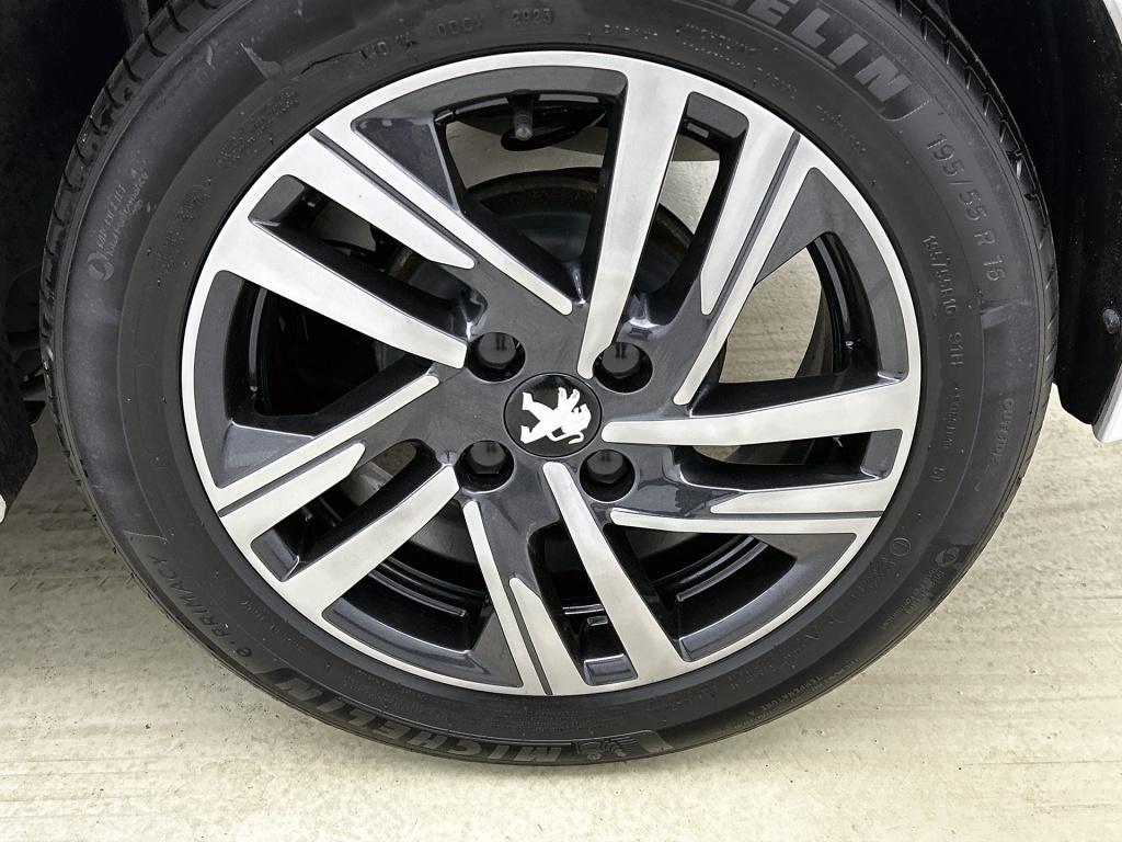 Peugeot 208 75 pk style | rijklaar | parkeersensoren | apple carplay | crui