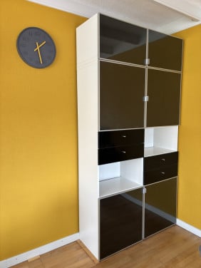 Kast met fotodeuren