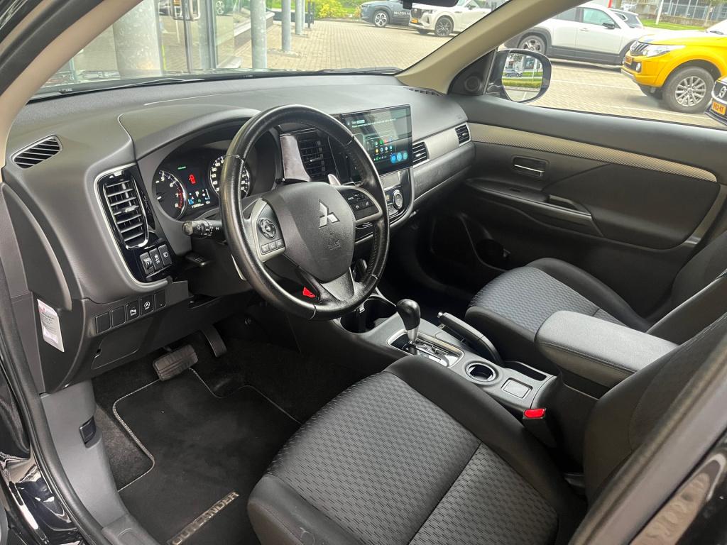 Mitsubishi Outlander 2.0 intense automaat|trekhaak|rijklaar