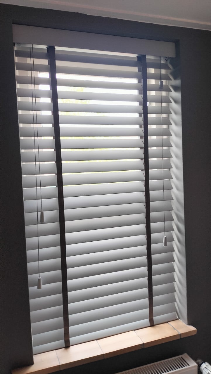 2 stuks Jasno. Blinds / houten luxaflex