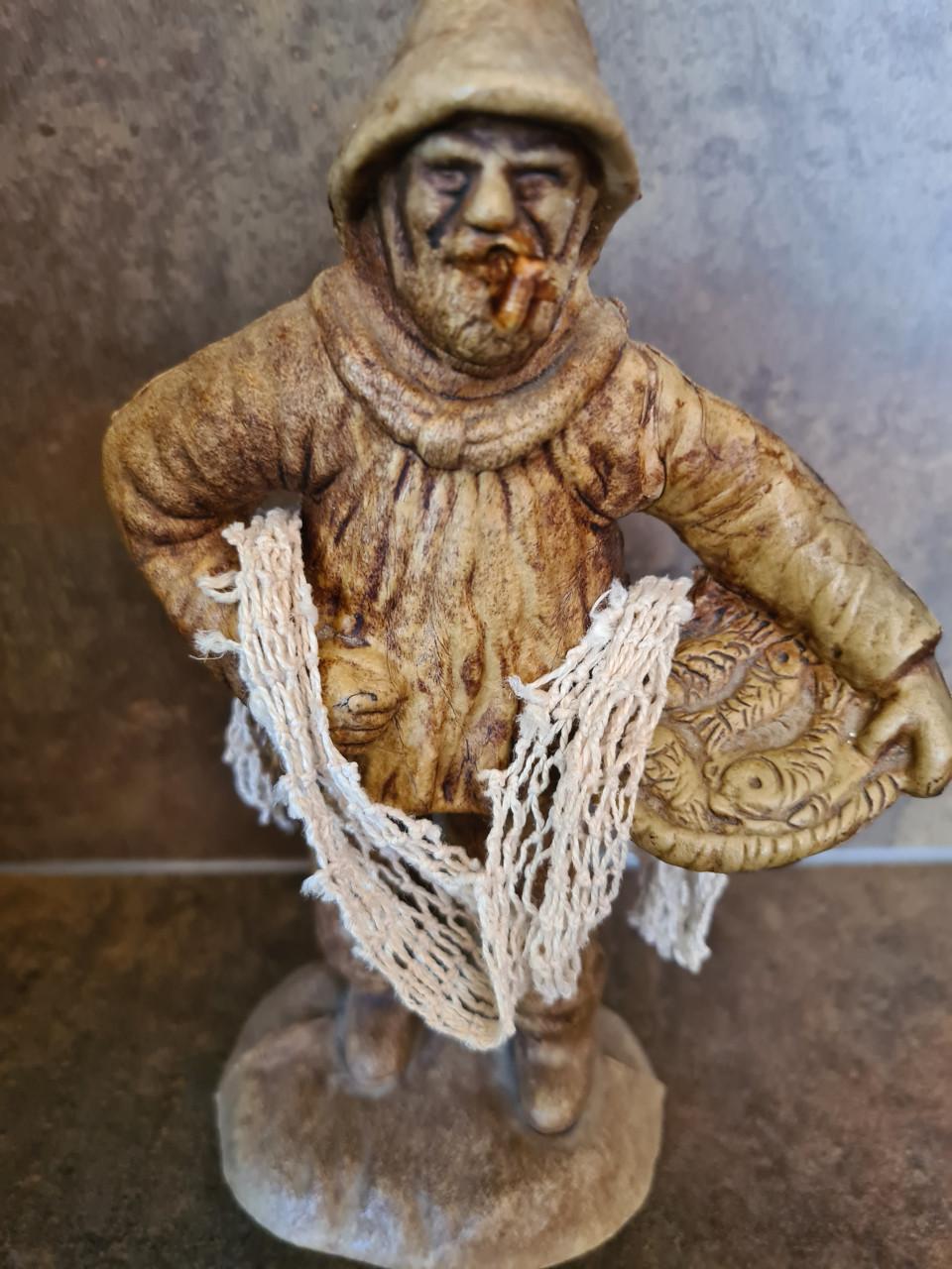 Vintage / retro Franse houtsnijwerk visser man en vrouw