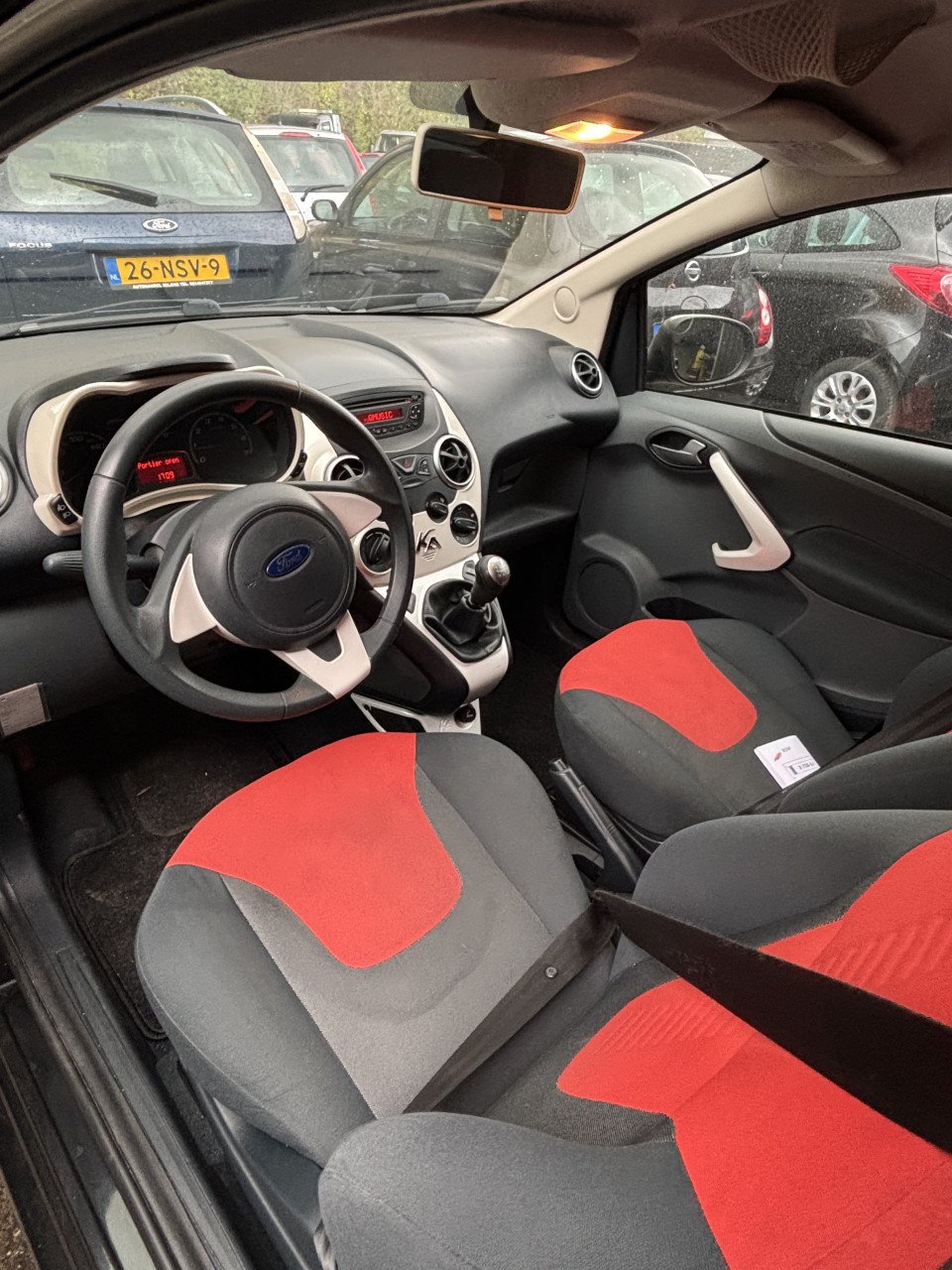 Ford ka met een jaar  apk!