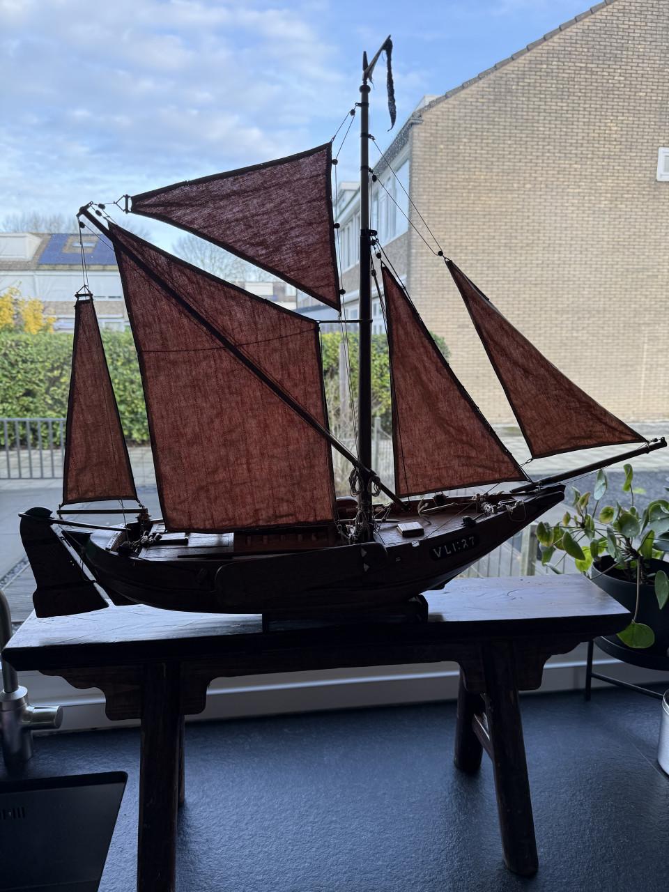 Prachtig handgemaakt vissersschip VLI 27 (Hoogaars)