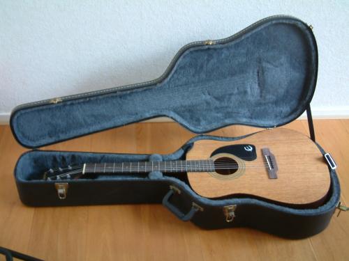 Epiphone  western met  de bij  behorende  koffer van epiphone   175 euro