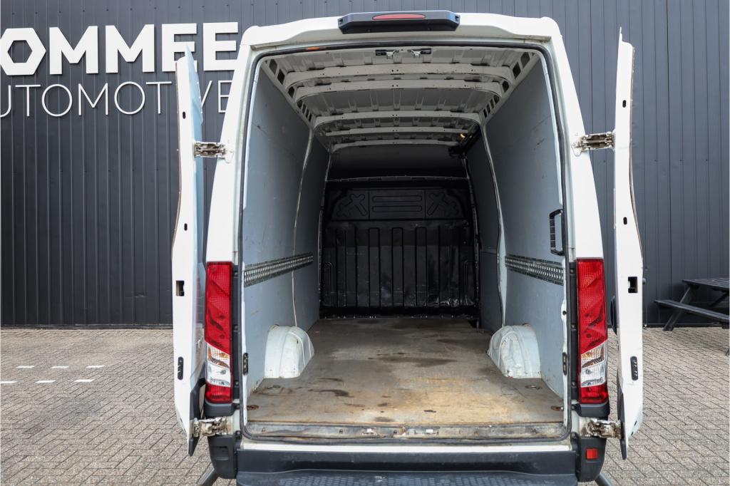 Iveco Daily 35s14v a8 2.3 3520l l2h2 automaat i trekhaak 3.5t i clima i cr.
