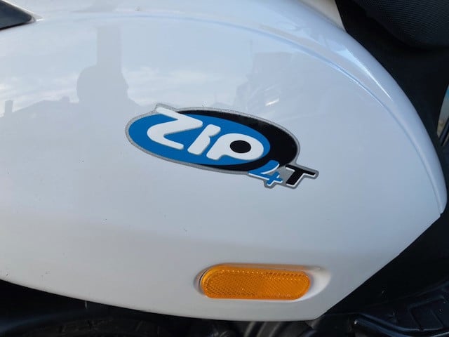 MOOIE VOLLE PIAGGIO ZIP 4 TAKT SNOR SCOOTER ! BOUWJAAR 2014