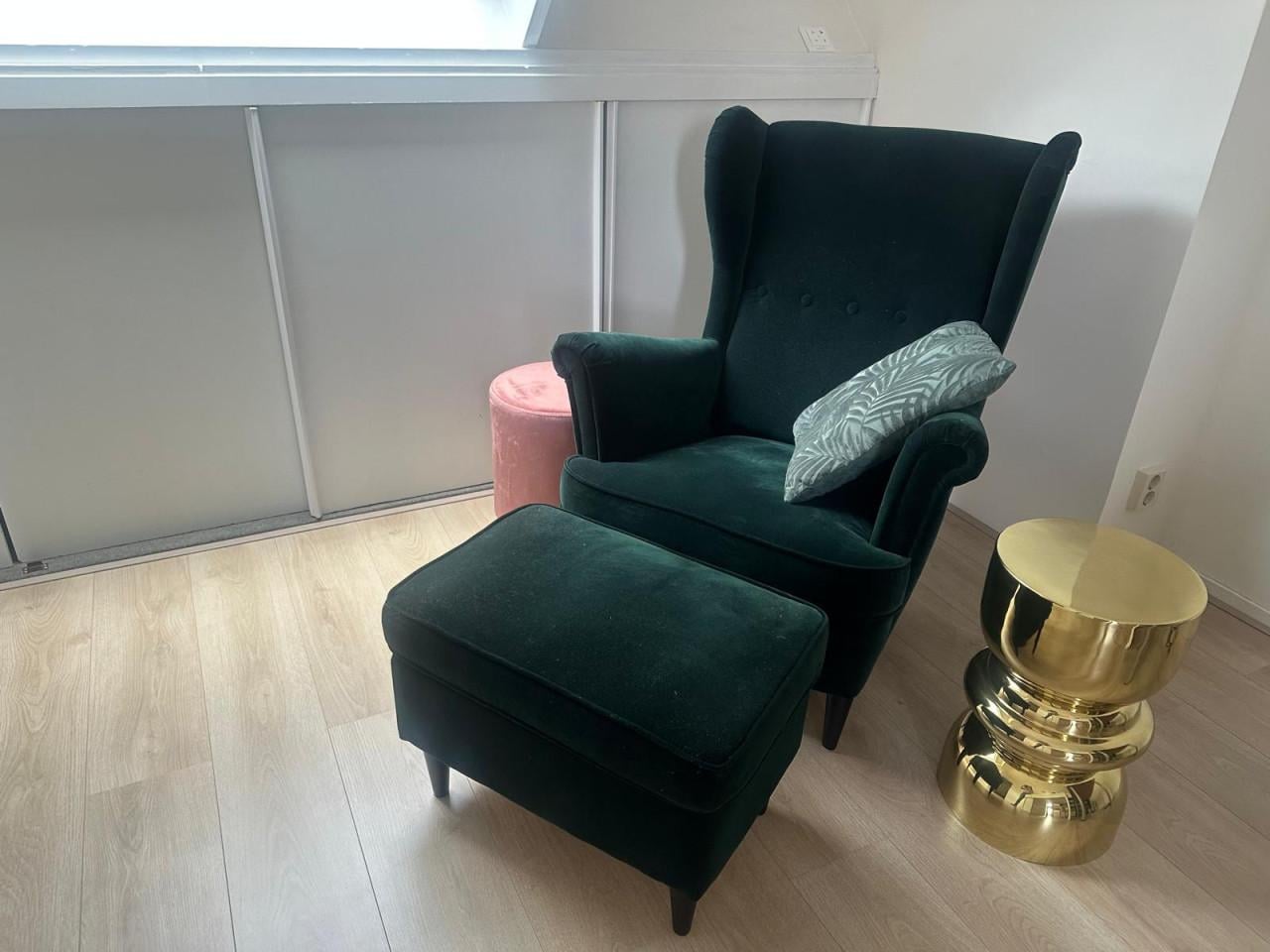 Relaxfauteuil met bijzettafeltje en krukje