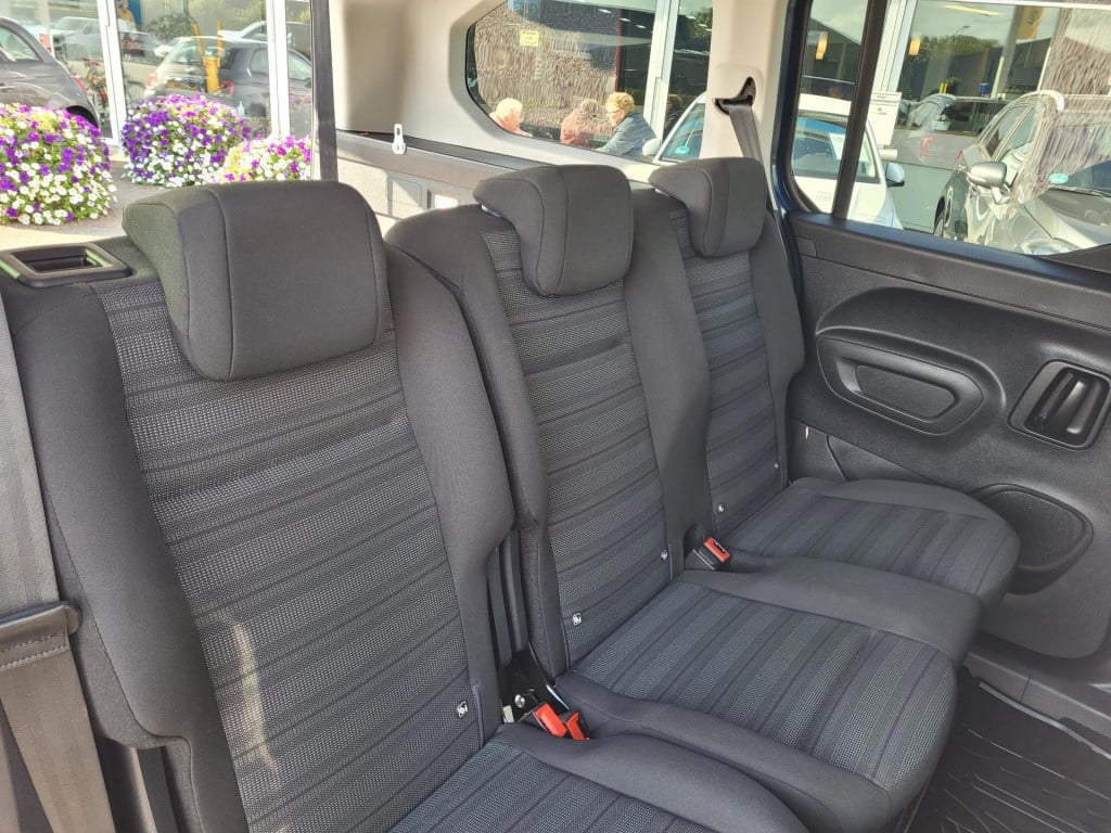 Opel Combo 1.2 turbo l2h1 edition l2 rolstoelauto