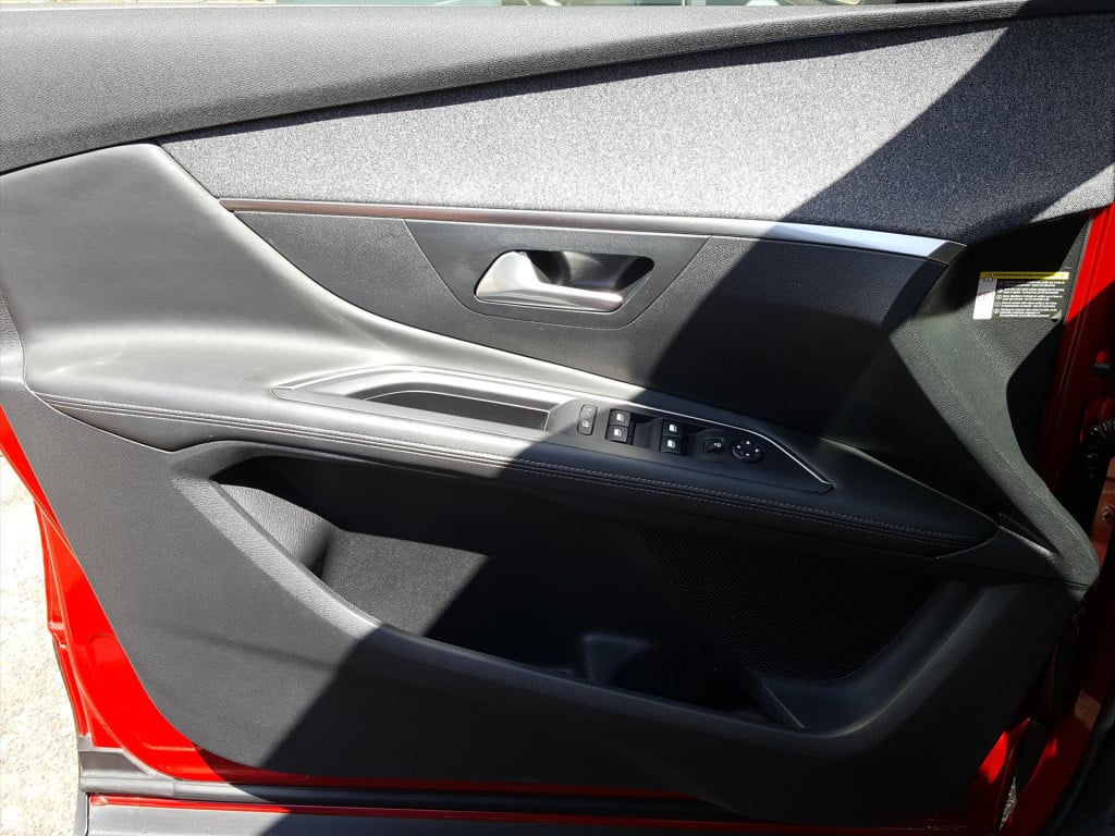 Peugeot 3008 1.2 130pk première automaat navigatie | trekhaak | panoramisch