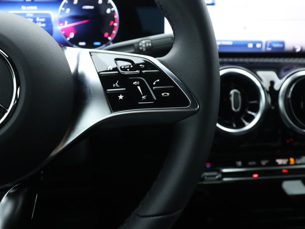 Mercedes-Benz Cla 180 star edition | dodehoekassistent | keyless go | parke