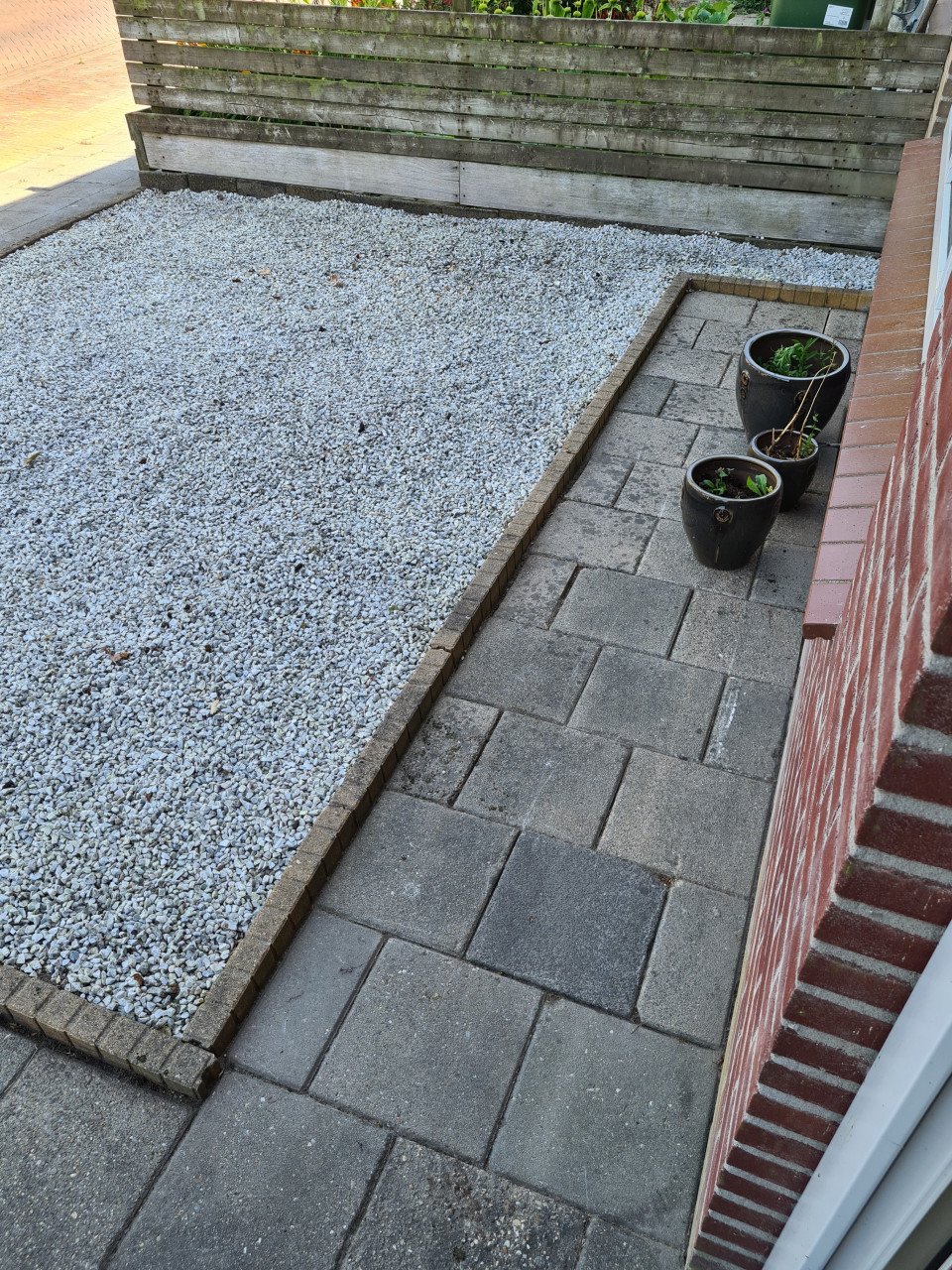 Onkruid verwijderen uit uw tuin.