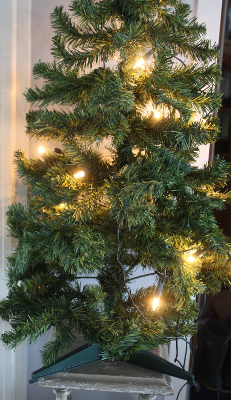 Kerstboom met lichtsnoer erin