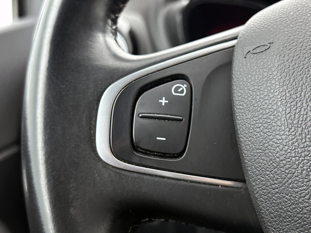 Renault Captur 1.3 tce intens / trekhaak / bose sound / camera / carplay-an