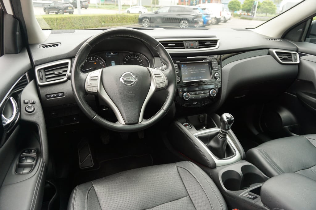 Nissan Qashqai 1.2 tekna + climate / navi / cruise / elektr. ramen / pano. 