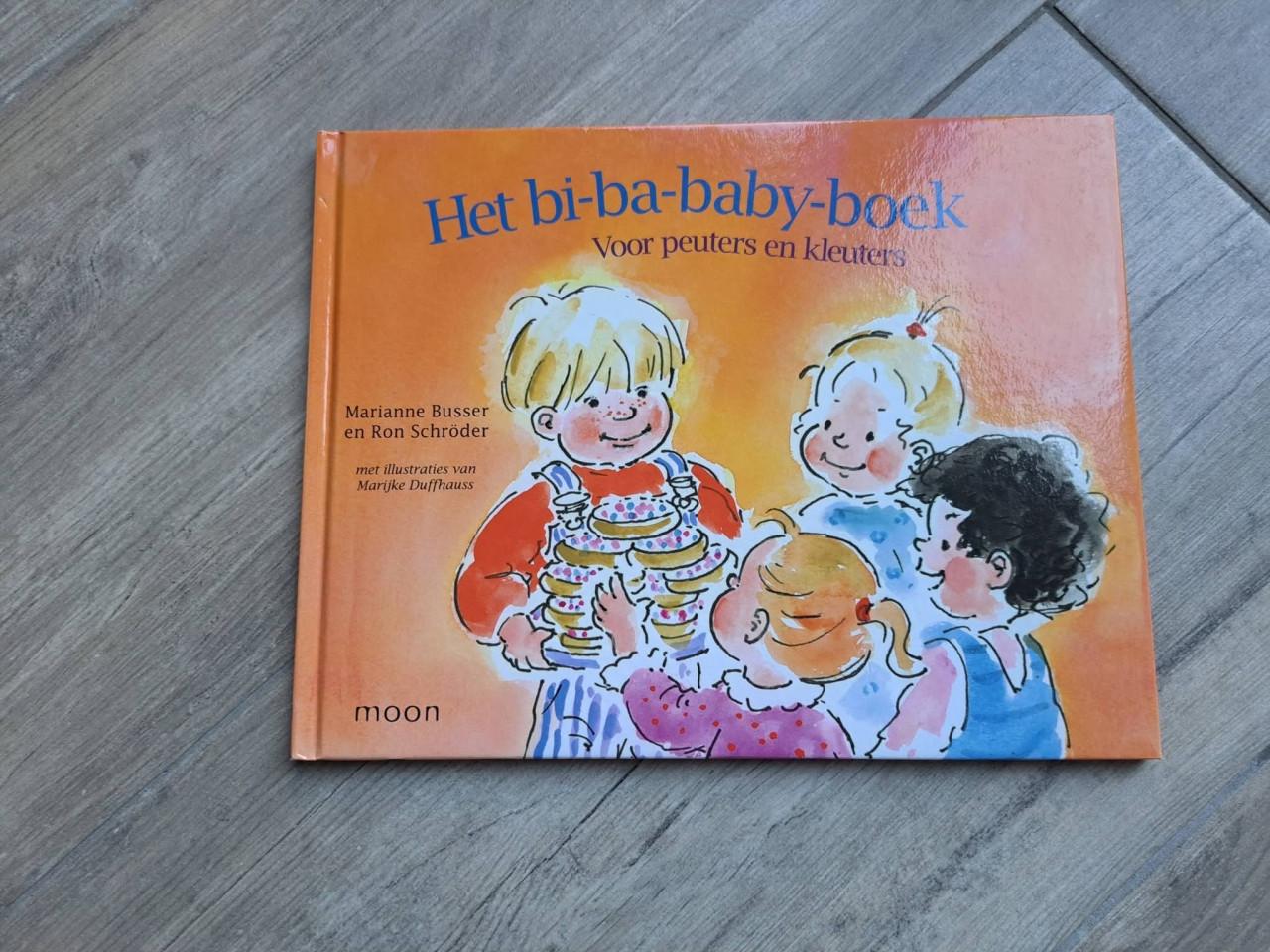 Het bi-ba-baby-boek van Marianne Busser en Ron Schroder
