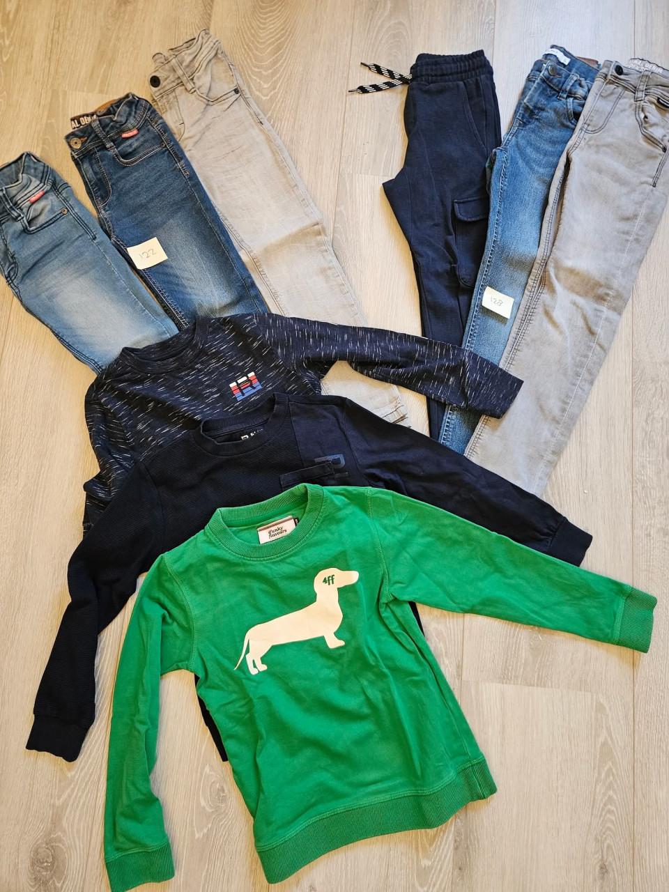 Jongenskleding broeken en shirts 122 / 128