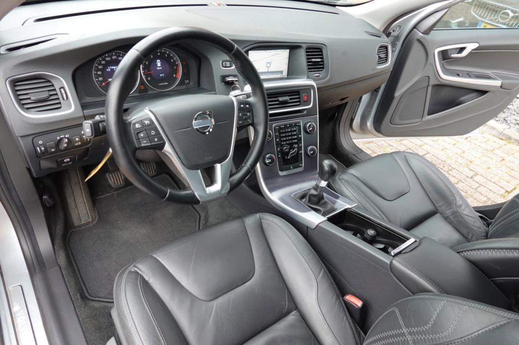 Volvo V60 1.6 t3 150-pk ocean race