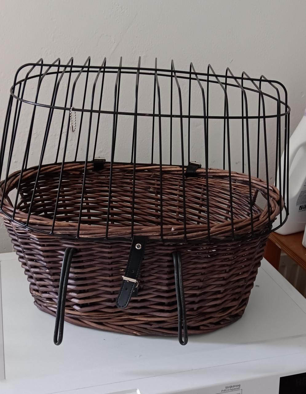 Honden fietsmand voorop