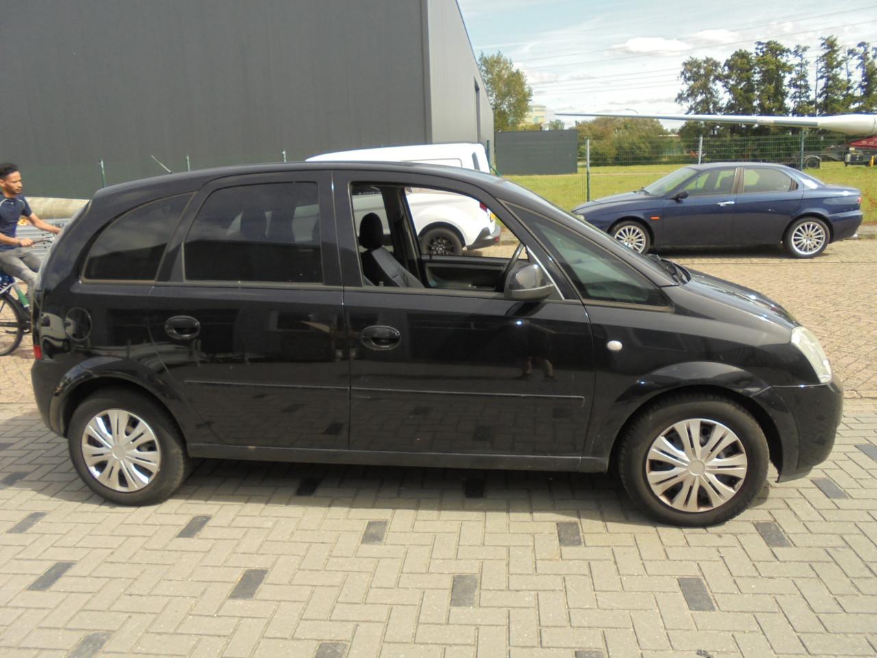 Meriva 1.6-16V ruime auto in redelijke staat vol jaar APK bij aflevering