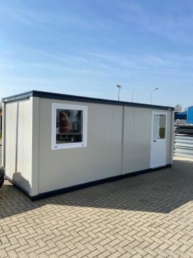 Geïsoleerde unit te koop, raam en deur op iedere gewenste positie